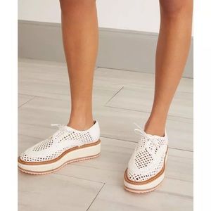 ROBERT
CLERGERIE
BIBA RAFFIA SNEAKER - WHITE